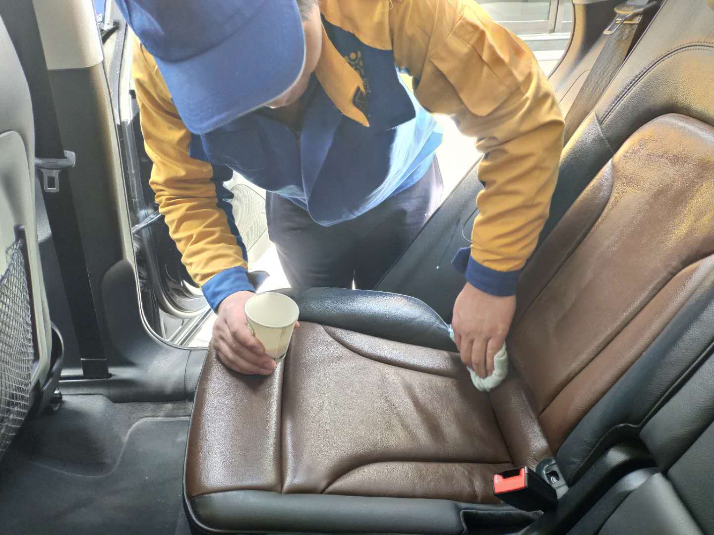 汽車(chē)除甲醛除味現(xiàn)場(chǎng)
