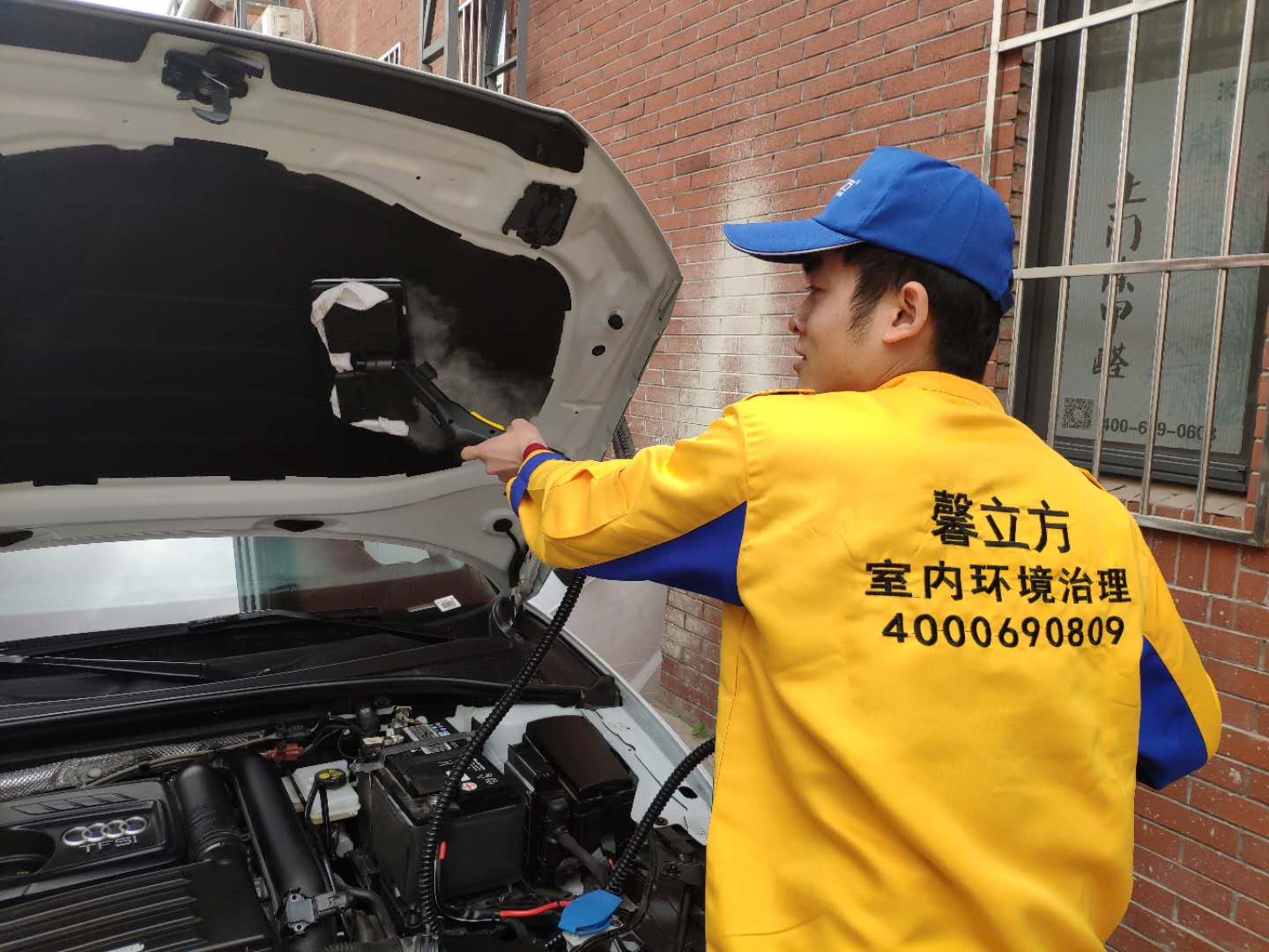 汽車(chē)除甲醛除味現(xiàn)場(chǎng)