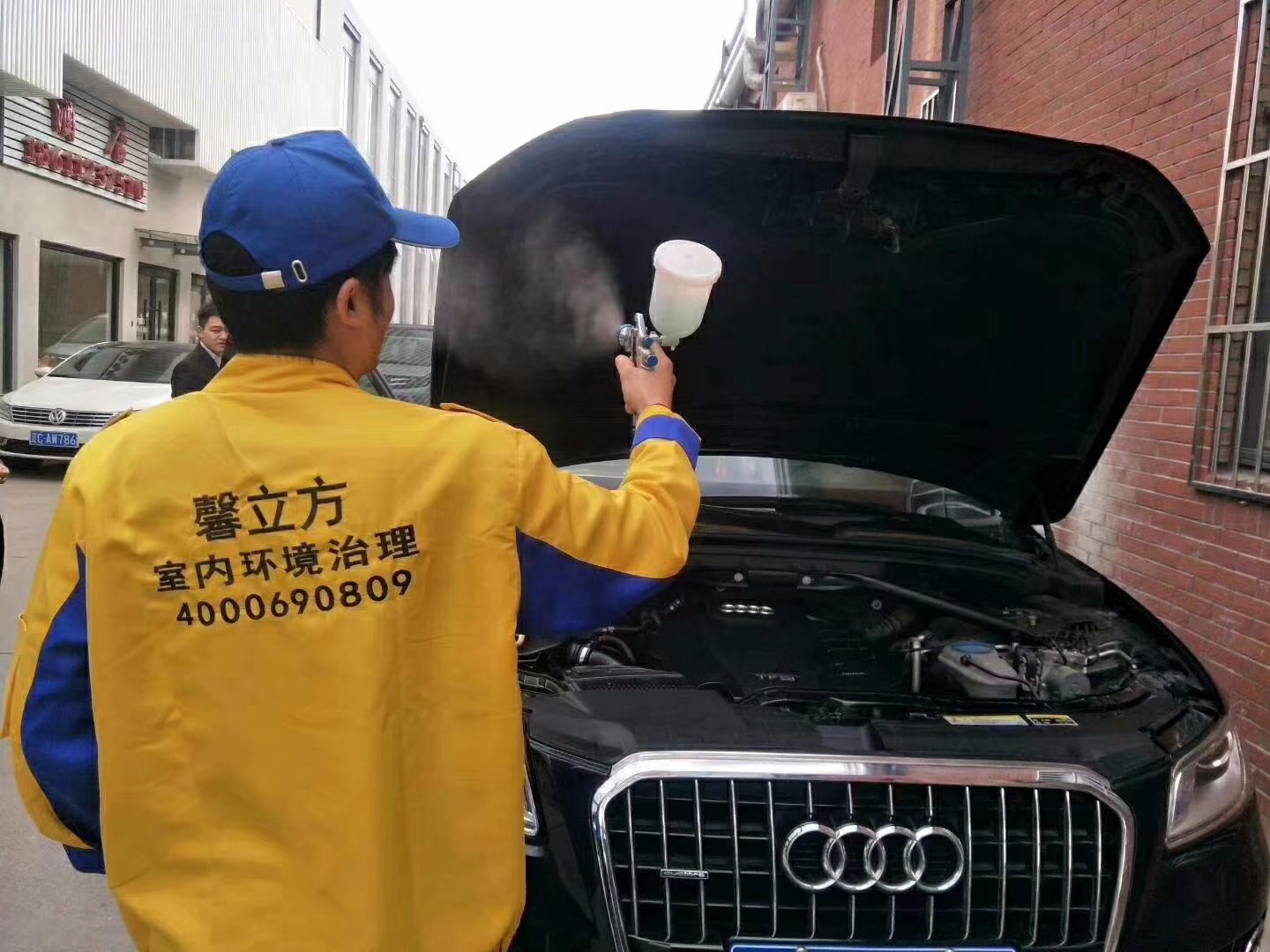汽車(chē)除甲醛除味現(xiàn)場(chǎng)